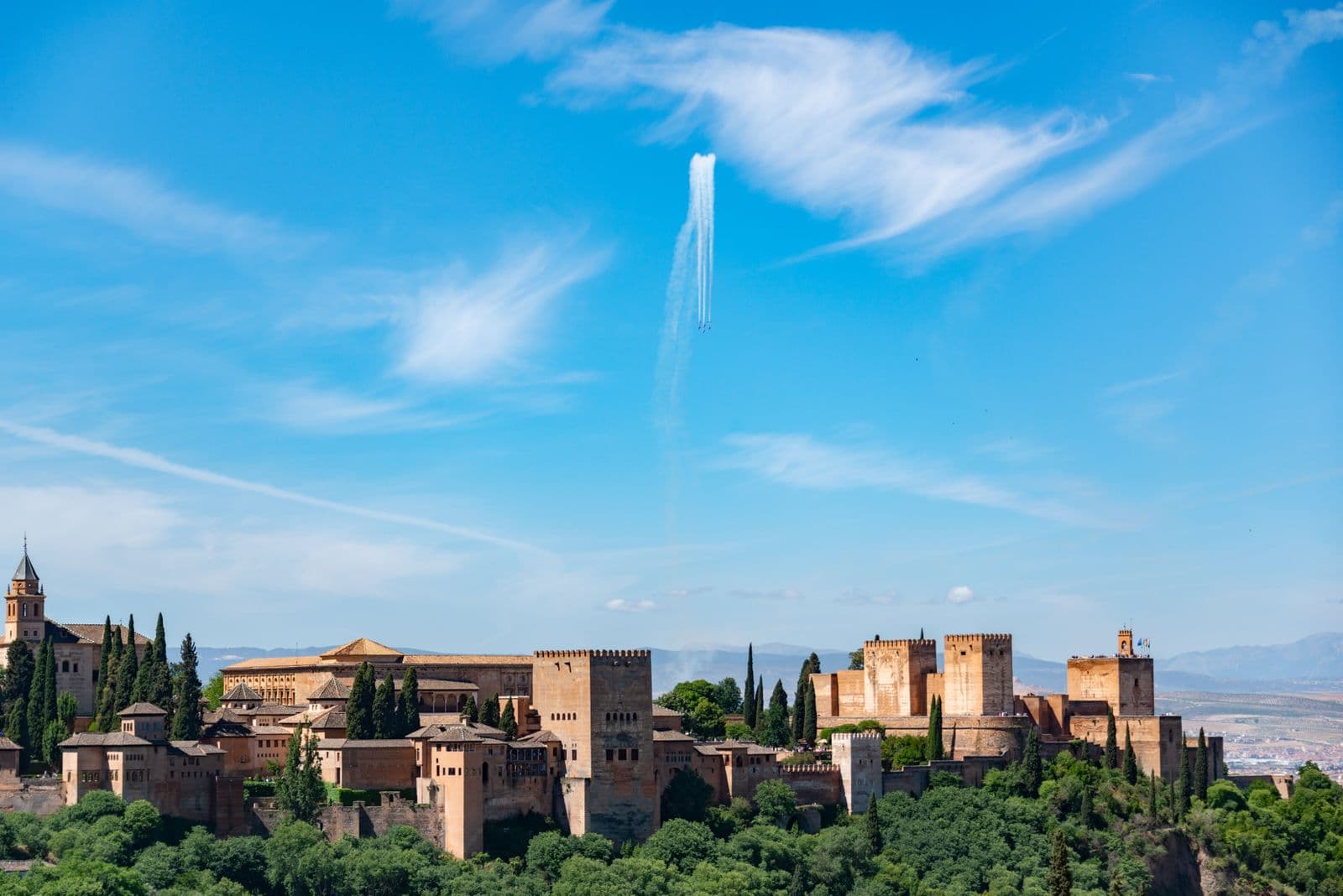 Los mejores miradores de Granada: 6 lugares para tocar el cielo (y huir de las masas) — Mirador de San Nicolás: El clásico (que debes saber cuándo visitar)