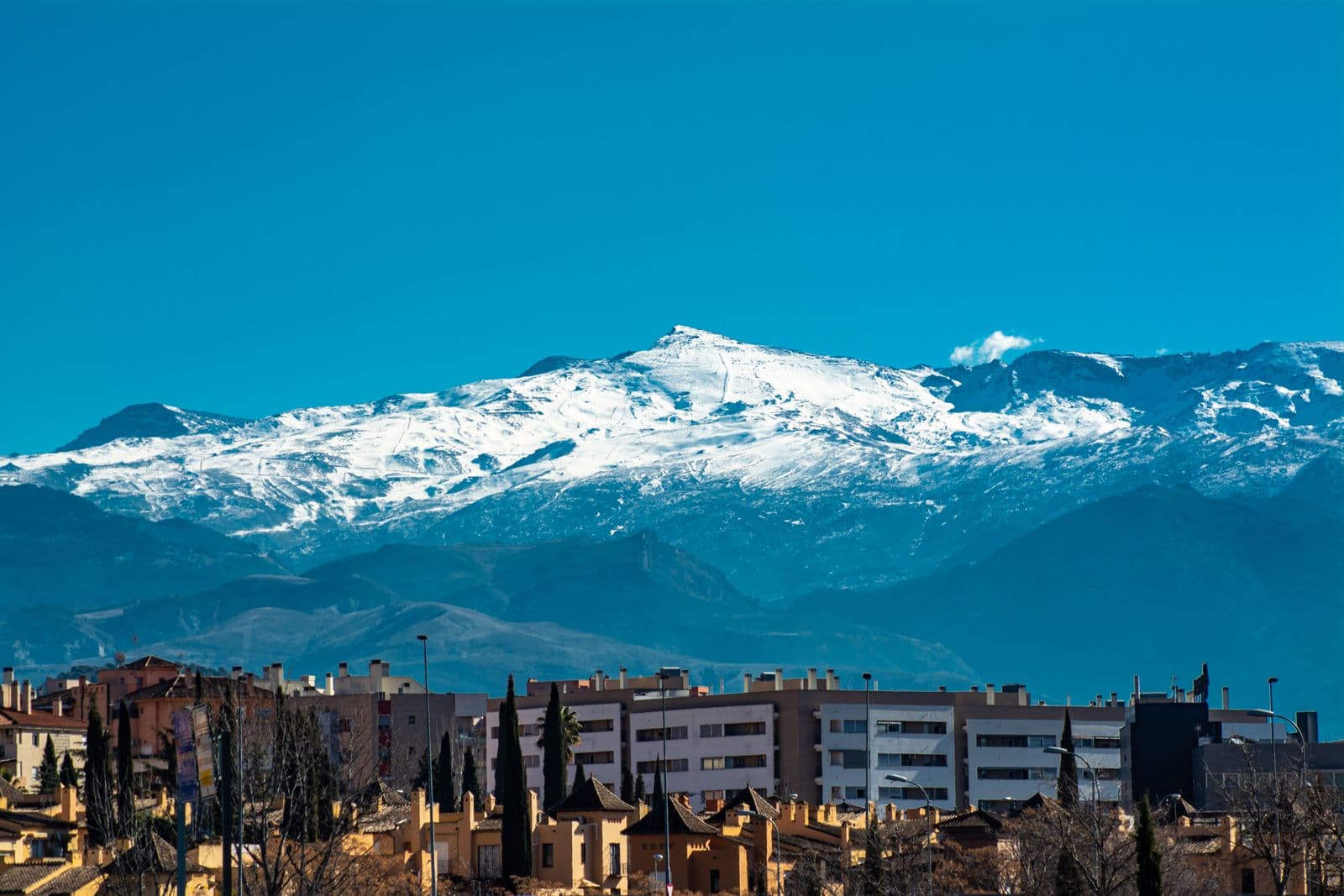 Los mejores miradores de Granada: 6 lugares para tocar el cielo (y huir de las masas) — Mirador de San Miguel Alto: La panorámica definitiva