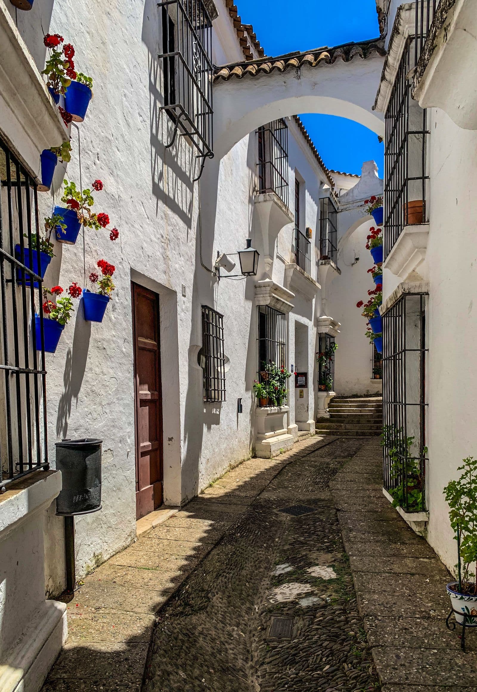 Los mejores miradores de Granada: 6 lugares para tocar el cielo (y huir de las masas) — Placeta de Carvajales: El secreto escondido del Albaicín